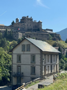 Vue Villa Belle Fleur plus Château