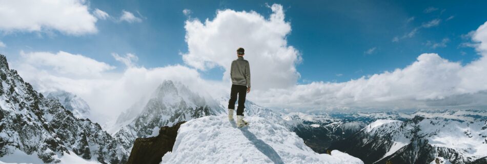 Location alpes s&eacute;jour au ski dans le Queyras avec vue panoramique sur les Alpes enneig&eacute;es