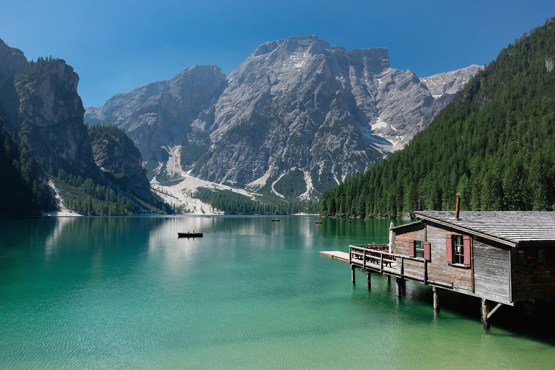 Paysage de lac et for&ecirc;t dans le Queyras &ndash; destination queyras d&eacute;couverte faune et flore