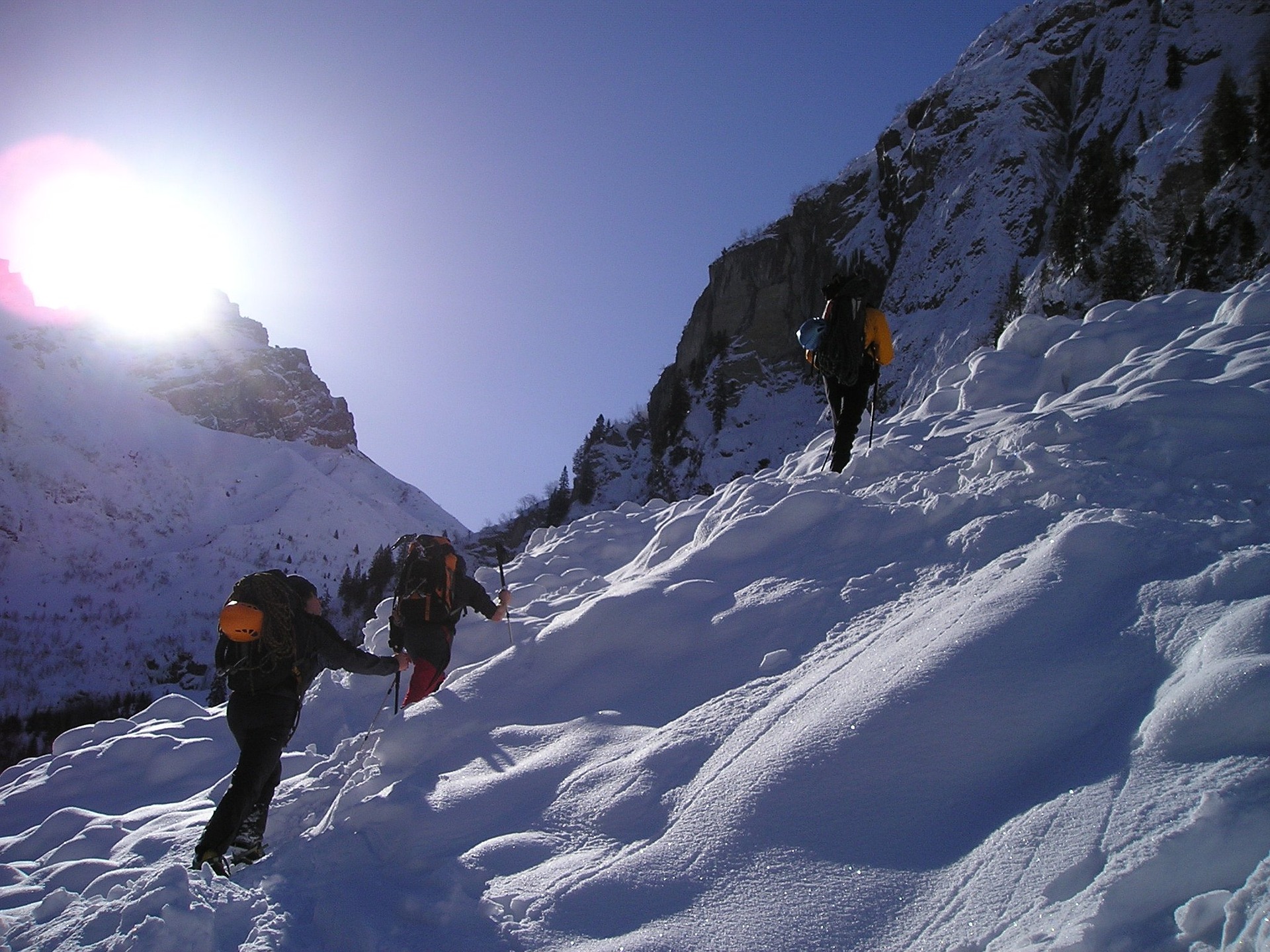 Randonn&eacute;e en raquettes dans le Queyras en hiver en famille